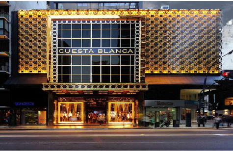 如东门头设计与商业空间的纽带。